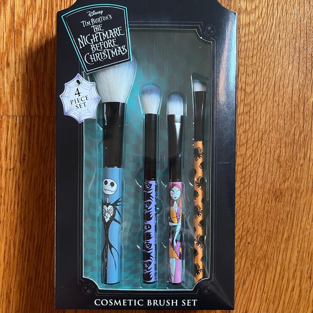 Nightmare Before Christmas Disney Tim Burton 4 Piece Cosmetic Brush Set New